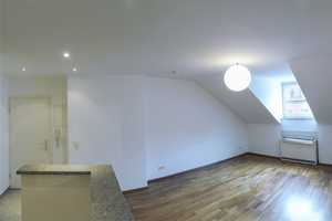 Gepflegte 2-Zimmer-Dachgeschosswohnung mit Einbauküche in Ludwigsvorstadt-Isarvorstadt, München – München – Vorschaubild 2