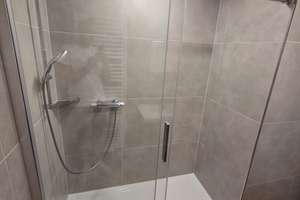 2 Zimmer Wohnung Einbauküche Dusche saniert – Erzberger Straße 16, 39104 Altstadt, Magdeburg – Vorschaubild 2