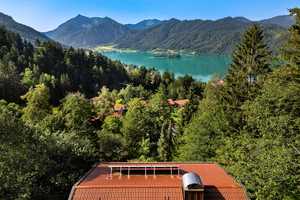 Herrschaftliches Anwesen in PREMIUM-LAGE mit        fantastischem SEEBLICK oberhalb vom SCHLIERSEE! – Miesbach (Kreis) – Vorschaubild 2