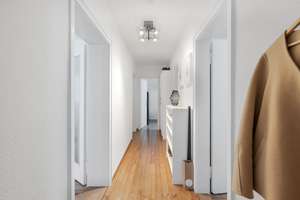 Charmante 3-Zimmer-Wohnung im Herzen Münchens – Die vollständige Adresse der Immobilie erhältst du vom Anbieter., 80538 Lehel, München – Vorschaubild 2