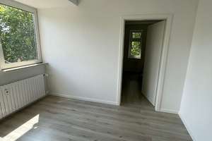 Sommer Special " 2 NKM frei bei Anmietung " 3 Zimmer Wohnung zu vermieten – Neubreisacher Str. 38b, 47137 Obermeiderich, Duisburg – Vorschaubild 1
