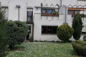 Klimatisierte 3-Zimmer Wohnung im EG mit eigenem Garten, EBK und Stellplatz in Bergheim