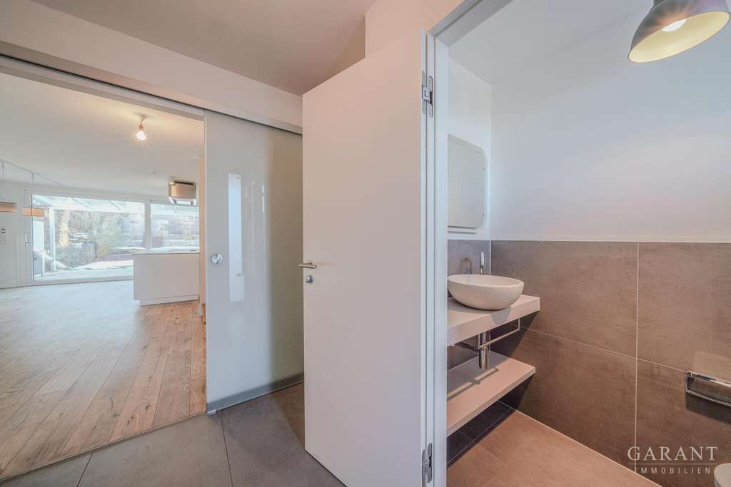 Immobilie in Zorneding - Modernes Reihenmittelhaus mit eigenem Pool im Garten - Bild 1