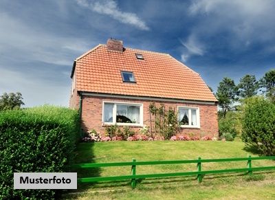 Freistehendes Einfamilienhaus nebst Garten auf großem Grundstück