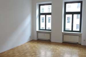 GERÄUMIGE 2 RAUM WOHNUNG MIT PARKETT, BAD MIT ECKWANNE, BALKON UND AUFZUG **WE 5**
