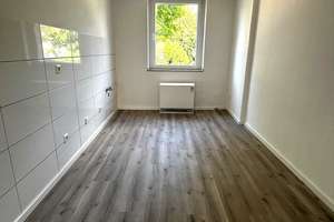 Neu. Hell. Bereit für Sie. / Fresh. Bright. Ready for you. – Bartlingstraße 11, 45307 Kray, Essen – Vorschaubild 6
