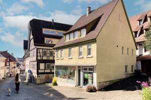 Altstadt Sindelfingen – Renditestarkes Zweifamilienhaus mit Ladenfläche – Die vollständige Adresse der Immobilie erhältst du vom Anbieter., 71063 Sindelfingen – Vorschaubild 1