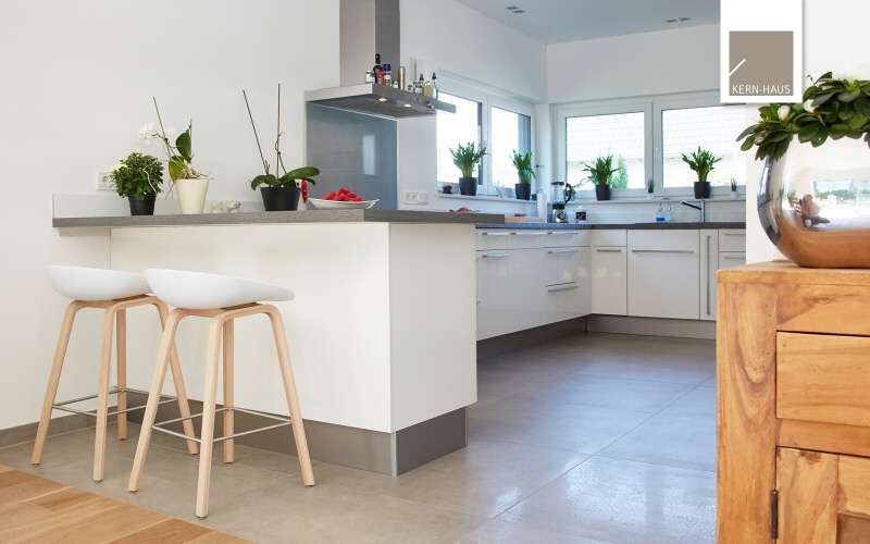 Immobilie in Oberrod - Moderne Übereckverglasung und helle Räume im Kern-Haus! - Bild 4