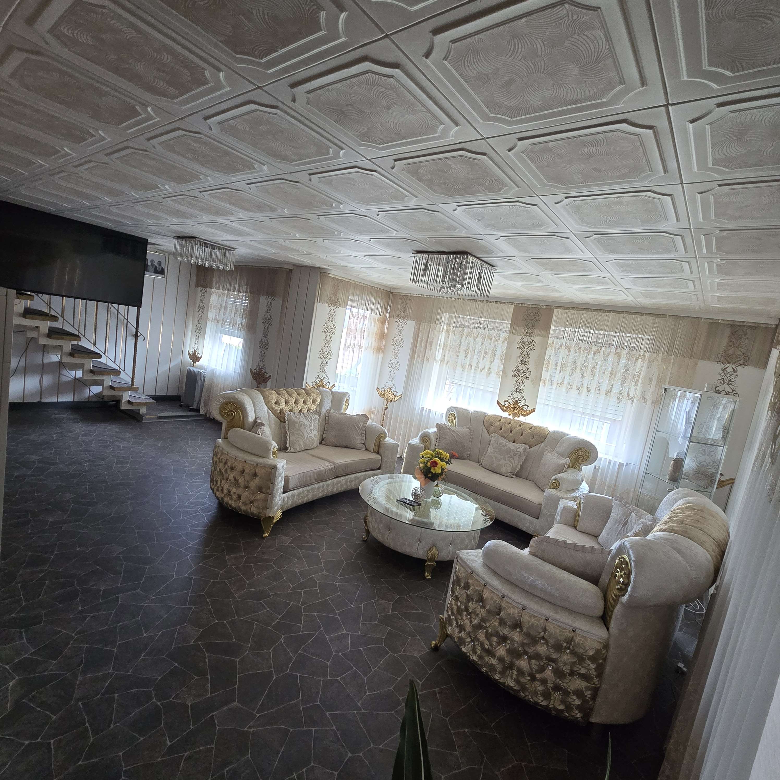 Großzügige 5-Zimmer Wohnung in Ellwangen (Jagst), Ostalbkreis – Bild 1