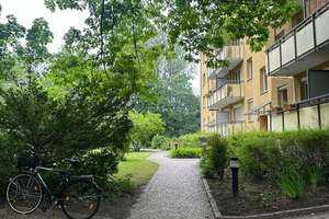 3-Zimmer-Wohnung mit Balkon, Selbstnutzung möglich – Storkowerstrasse 60, 10409 Prenzlauer Berg, Berlin – Vorschaubild 2