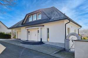 Wilhelm Immobilien. Exklusive Villa mit Fernblick – Nur 10 Minuten von Gelnhausen und Hanau entfernt – Die vollständige Adresse der Immobilie erhältst du vom Anbieter., 63589 Linsengericht – Vorschaubild 2