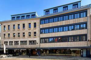 Lichtdurchflutete 4-Zi-Wohnung mit offenem Wohnbereich im Herzen der Stadt zum Erstbezug