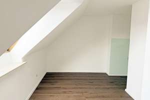 N-Erlenstegen: Reihenmittelhaus mit 6 Zimmern, Balkon, Terrasse, Garten – Die vollständige Adresse der Immobilie erhältst du vom Anbieter., 90491 Erlenstegen, Nürnberg – Vorschaubild 7