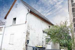 Sanierungsbedürftiges Wohnhaus m. Nebengebäude, Stellplatz u. kl. Garten – Die vollständige Adresse der Immobilie erhältst du vom Anbieter., 56637 Plaidt – Vorschaubild 2