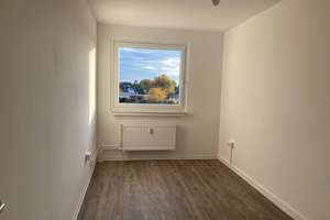 Wo das Leben so spielt - großzügige 4-Zimmer-Wohnung – St.-Gotthard-Straße 17, 28325 Tenever, Bremen – Vorschaubild 4