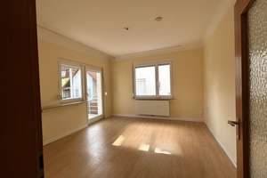 Helle 3-Zimmer-Wohnung mit großem Balkon in ruhiger Lage – Die vollständige Adresse der Immobilie erhältst du vom Anbieter., 70329 Obertürkheim (Ortsteil), Stuttgart – Vorschaubild 4