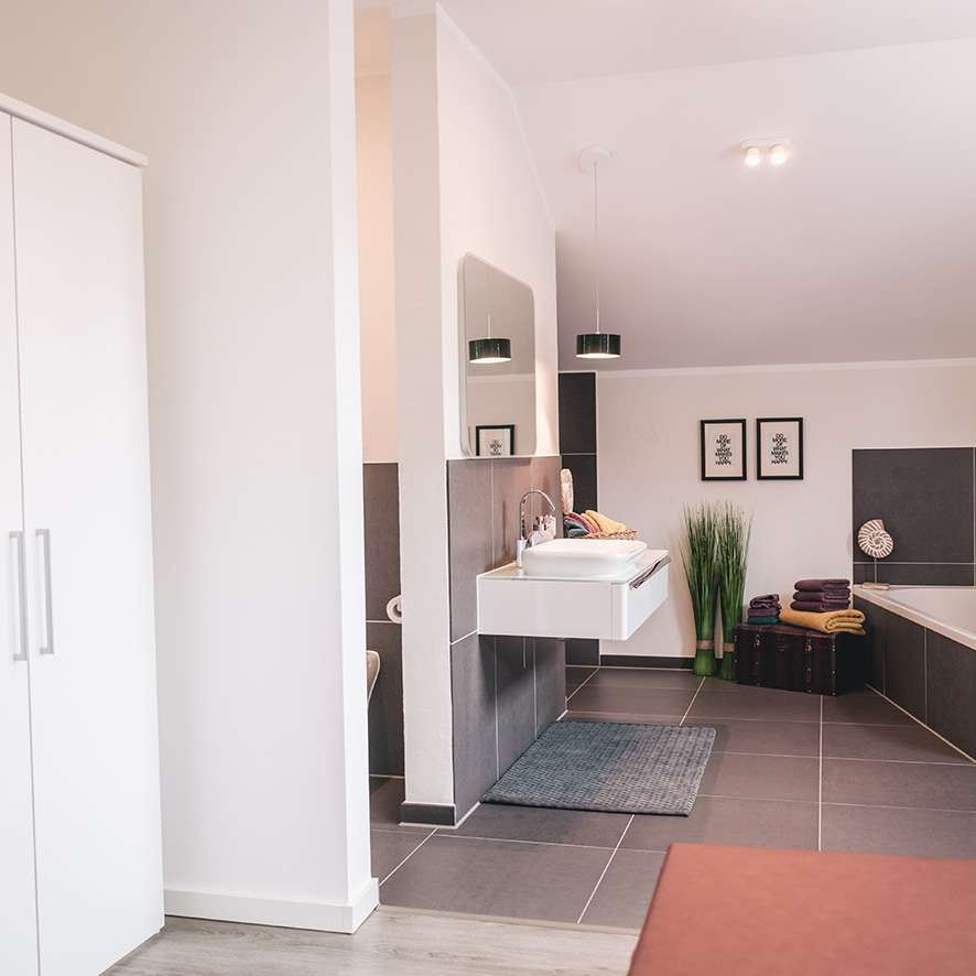 Immobilie in Amtsberg - 1 von über 100 Haustypen: Haus mit Einliegerwohnung - Bild 7