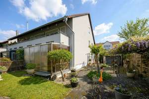 Helle Gartenwohnung mit Wintergarten, Hobbyraum & Carport 