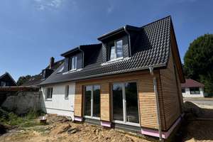 Alltagstaugliches Doppelhaus mit 4,5 Zimmern in Ostrohe – Die vollständige Adresse der Immobilie erhältst du vom Anbieter., 25746 Ostrohe – Vorschaubild 11