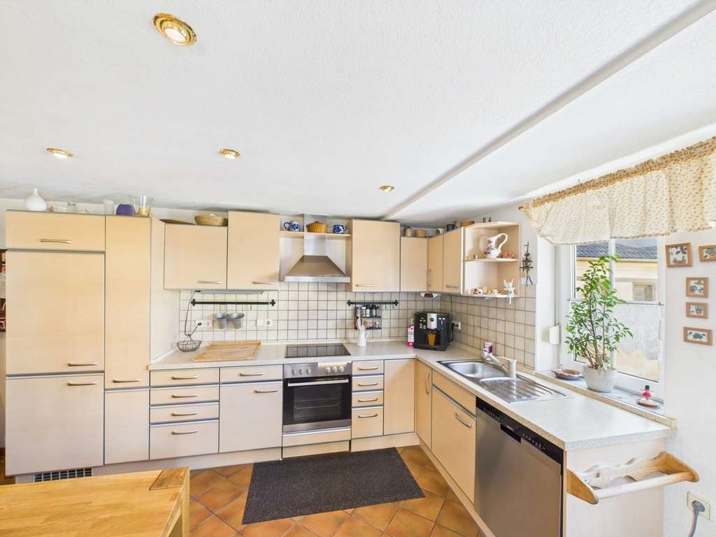 Immobilie in Sachsenheim - Sofort frei. Sehr gemütliches EFH für die große Familie, 7 1/2 Zimmer, kernsaniert - Bild 3