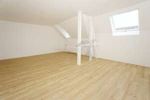 Romantische 3 Raum DG-Wohnung mit Aufzug auf dem Chemnitzer Kaßberg – Weststraße 56, 9112 Kaßberg, Chemnitz – Vorschaubild 2
