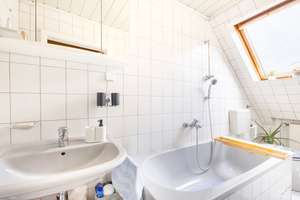 Helle 3-Zimmer-Dachgeschosswohnung (Zweifamilienhaus) in Uni-Nähe – ideal für Singles, Paare oder WG – Die vollständige Adresse der Immobilie erhältst du vom Anbieter., 34127 Nord (Holland), Kassel – Vorschaubild 8