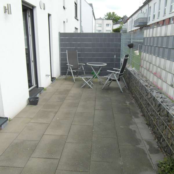 *** schöne 2-Zimmer-Wohnung mit Terrasse, Einbauküche und Stellplatz, nähe Campus/Klinikum ***