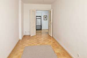 GROSSZÜGIGE ALTBAUWOHNUNG MIT AUFZUG - MIT BALKON & PARKETT - NÄHE OSTBAHNHOF & SPREE – Andreasstr. 64 bb, 10243 Friedrichshain, Berlin – Vorschaubild 3
