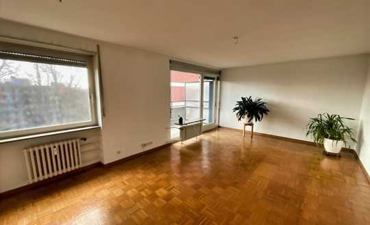 Gut aufgeteilte 3 Zimmer Wohnung mit großem Balkon und kl. Loggia Lu-Süd
