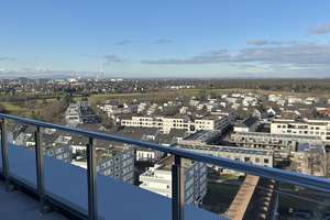 Panoramablick garantiert – Moderne Wohnung mit großer Terrasse & Einbauküche