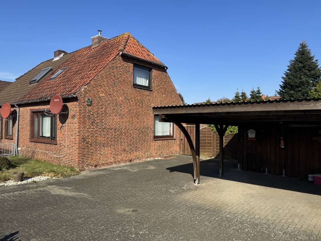 Immobilie in Heide - Verkauf einer Doppelhaushälfte in Heide mit Garten und Doppelcarport - Bild 1