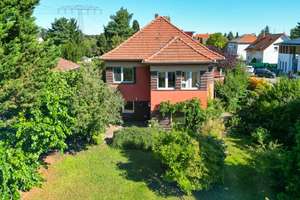 Mehrgenerationen-Traum: Zweifamilienhaus nahe Baumschulenweg mit Entwicklungsbedarf und Potenzial!