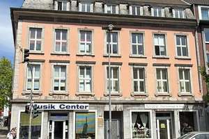 3 Zimmer + Küche + Bad und Gäste-WC - Kernsaniert und neu möbliert - WG Geeignet! 
