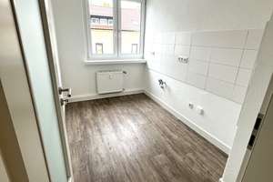 Ihr neues Zuhause auf 60 m² – modernisiert, hell und sofort bezugsfrei + Stellplatz  – Dürerstraße 2-4, 4571 Rötha – Vorschaubild 2