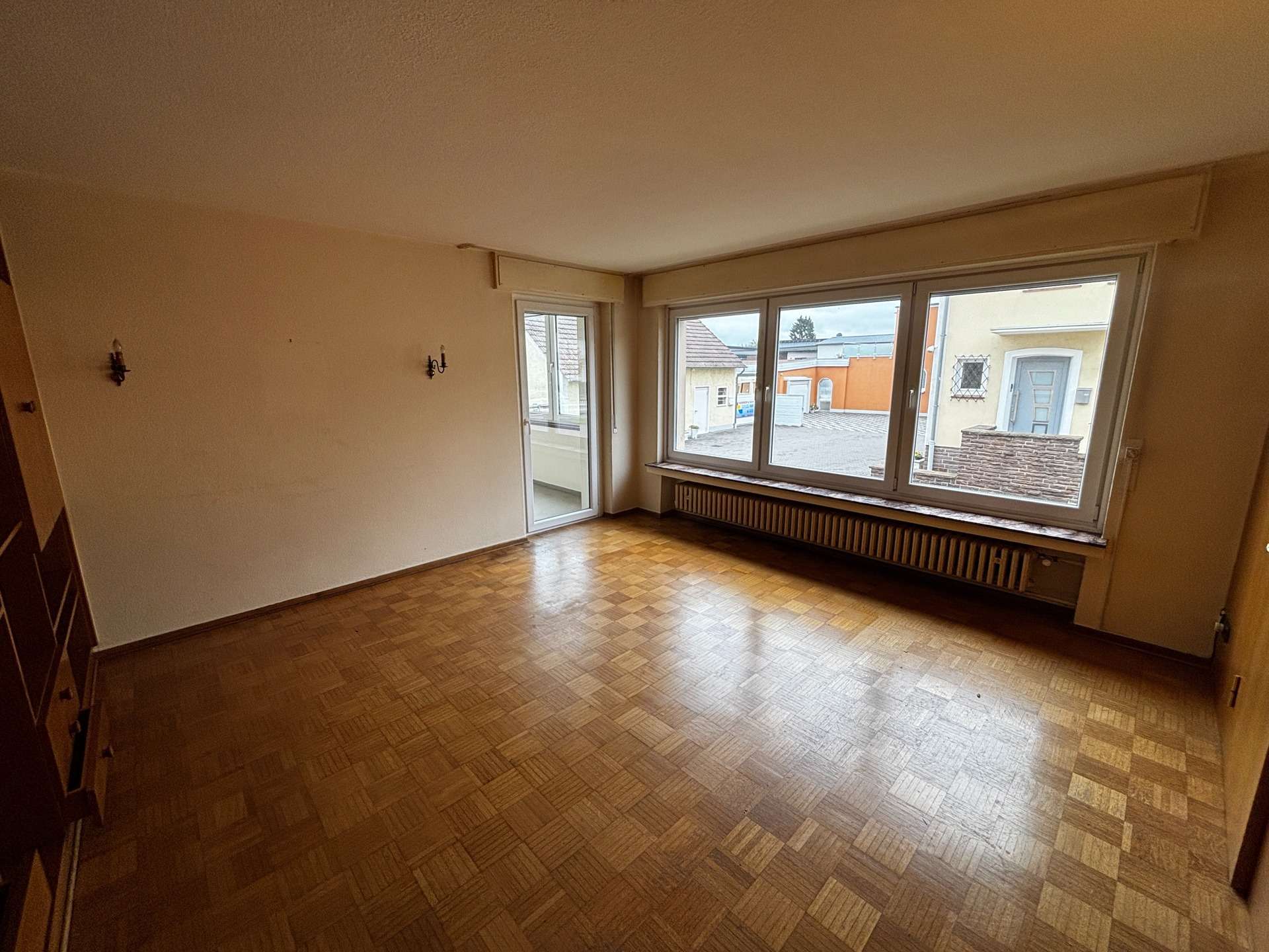 Immobilie in Beverungen - Massives Einfamilienhaus mit Garten und Garagen in Beverungen - Bild 10