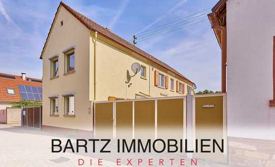 Familientraum mit Entwicklungsmöglichkeiten - Großzügiges Haus mit Doppelgarage & Garten
