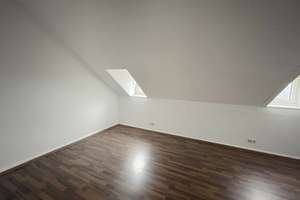 *E*I*N*F*A*C*H* aber *G *U*T* - 2 Zimmer Dachgeschoß Wohnung in Wiesbaden zu vermieten! – Die vollständige Adresse der Immobilie erhältst du vom Anbieter., 65185 Westend / Bleichstraße, Wiesbaden – Vorschaubild 3