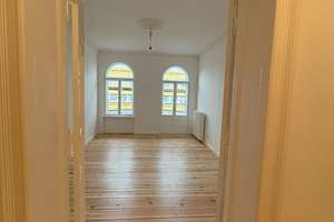 Helle 3‑Zimmer Altbauwohnung mit 2 Balkonen und großer Wohnküche im 4. OG in Berlin Tiergarten