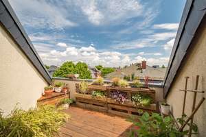 DACHTERRASSE – WANNEN-DUSCHBAD MIT FENSTER – GÄSTE-WC – EINBAUKÜCHE – MAISONETTE – Die vollständige Adresse der Immobilie erhältst du vom Anbieter., 1159 Löbtau-Süd, Dresden – Vorschaubild 1
