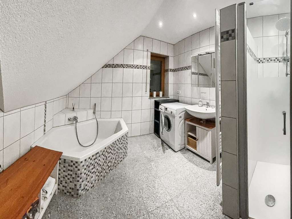 Immobilie in Blaufelden - Vermietetes Mehrfamilienhaus mit 3 Wohneinheiten und Garten in Blaufelden - Bild 4