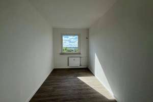 Geräumige Familienwohnung mit Balkon in Zwickau, Neuplanitz – Dortmunder Straße 4, 8062 Neuplanitz, Zwickau – Vorschaubild 4