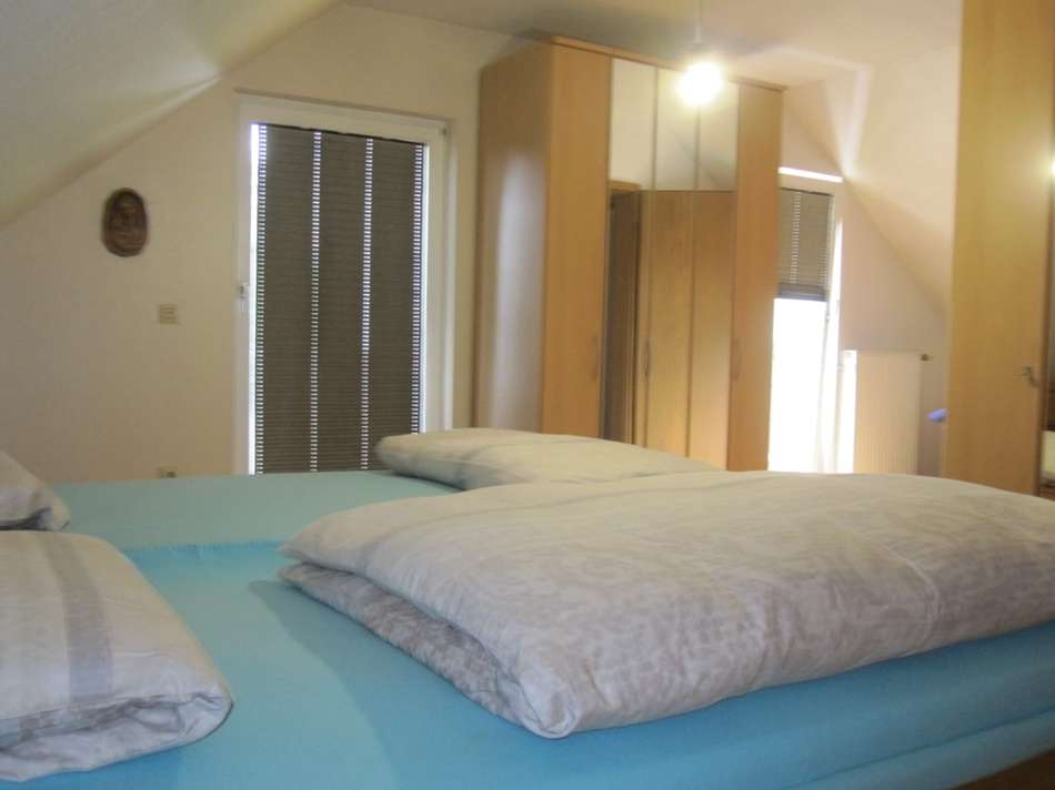 Schlafzimmer DG
