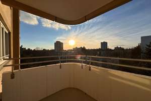 Moderne 3,5 Zimmer Wohnung mit Balkon zu vermieten 