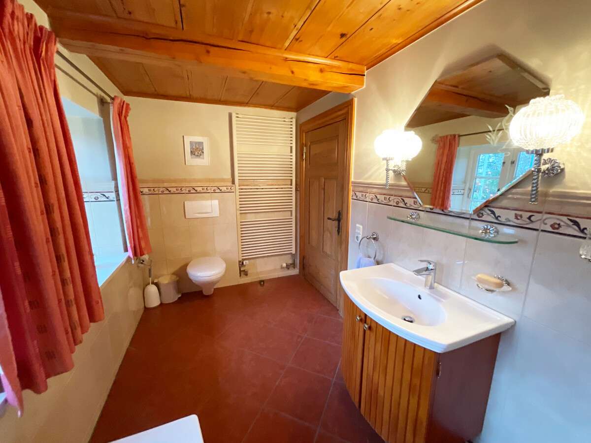 Immobilie in Risum-Lindholm - Reetdachkate mit historischem Flair & Gartenidylle vereint - Bild 13