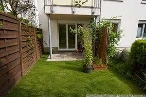 gepflegte Wohnung mit Einbauküche, Garten und Stellplatz