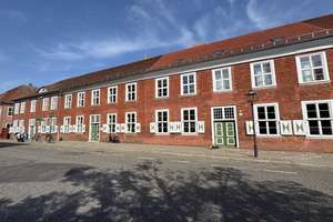 AM BASSINPLATZ
MEHRFAMILIENHAUS MIT POTENZIAL
DENKMAL IM ZENTRUM POTSDAMS – Die vollständige Adresse der Immobilie erhältst du vom Anbieter., 14467 Nördliche Innenstadt, Potsdam – Vorschaubild 5
