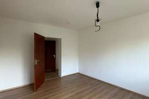 Frisch renovierte 2-Zimmer-Wohnung mit Rheinblick, Loggia & Aufzug 5. OG – Kasteelstraße 1-3, 47119 Ruhrort, Duisburg – Vorschaubild 6