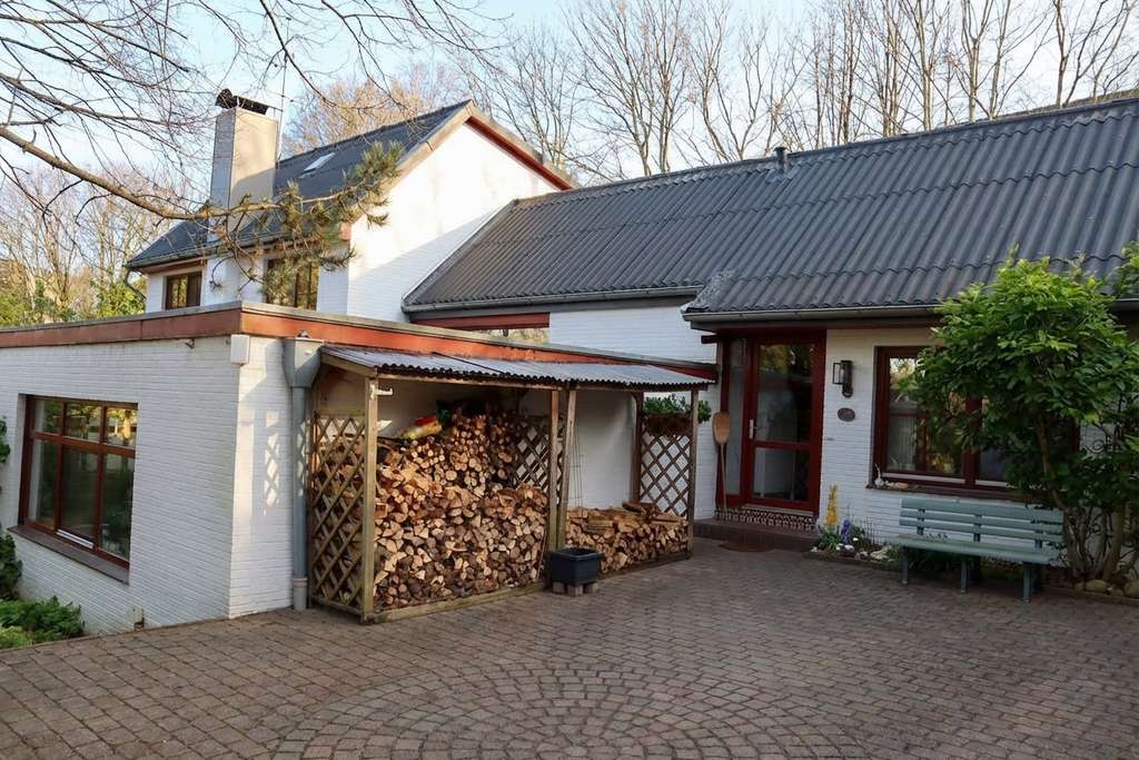 Immobilie in Heidmoor - Lentföhrden: Einzigartiges Architektenhaus mit zahlreichen Zimmern! - Bild 0