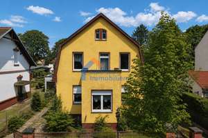 Fußläufig zum S-Bahnhof |Zweifamilienhaus mit großem Grundstück & Nebengebäuden – Die vollständige Adresse der Immobilie erhältst du vom Anbieter., 12589 Rahnsdorf, Berlin – Vorschaubild 2