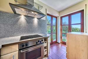 WOHNEN MIT BLICK AUF DIE PFERDEKOPPEL! 4 Zimmer Maisonette mit Stellplatz, Einbauküche und Balkon – Die vollständige Adresse der Immobilie erhältst du vom Anbieter., 65207 Kloppenheim, Wiesbaden – Vorschaubild 8